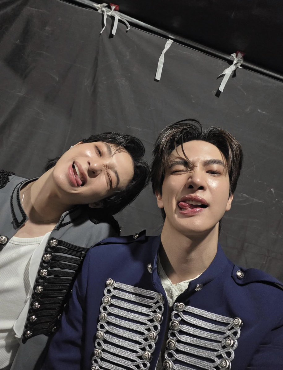 arerisstoyou's tweet photo. พี่แม็กลงรูปได้แล้วววว รูปคู่กับพาร์ทเนอร์ของเค้า🤲🏻😭

// จบไปแล้วกับบทบาทโจฮันนอร์ธ ขอบคุณทั้งคู่ที่รับบทนี้และเล่นออกมาได้อย่างสมบูรณ์เหมือนออกมาจากนิยาย โจฮันนอร์ธจะอยู่ในใจพวกเราเสมอและตลอดปัยย

(( สถานีต่อไป ซอโซ่ล่ามธีร์ เล่นด้วยกันเรื่องที่สองกับพาร์ทเนอร์คนเดิม ขอให้มีซีรีส์คู่ไปถึงพันเรื่องเลยยย 🐻🎮 ))

* ย้ายมาอยู่ใกล้ๆกันแล้วว ต่อไปนี้เวลาเลิกกองไปกองก็ไปพร้อมกันได้แล้วสิ🫠 *

#maxkybas #แม็กกี้บาส 
#JohanNorth #โจฮันนอร์ธ