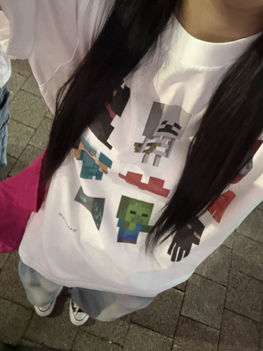 nnyxth3's tweet photo. 다이아박힌티셔츠사느라무리함… 이제굶어야됨… https://t.co/8uJHk6k7uk
