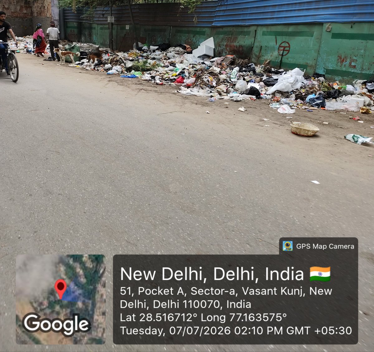 tattvadarsan's tweet photo. @DPCC_Pollution @CMODelhi @DCSOUTHZONE @gupta_rekha @MCD_Delhi @RamvirBidhuri @hdmalhotra @CPCB_OFFICIAL @narendramodi @SwachhBharatGov @LokNiwasDelhi @LtGovDelhi @PMOIndia @HMOIndia Brought to notice on June 15, 2026, today is July 07, 2026-weeks have passed, but absolutely NO change on the ground, inviting Health hazards.@p_sahibsingh @ashishsood_bjp #CleanIndia #Governance
#MCDCares #Delhi #SanitationDrive #CleanDelhi #SwachhDelhi #MCD #smartcity https://t.co/VKS2jeiSpZ