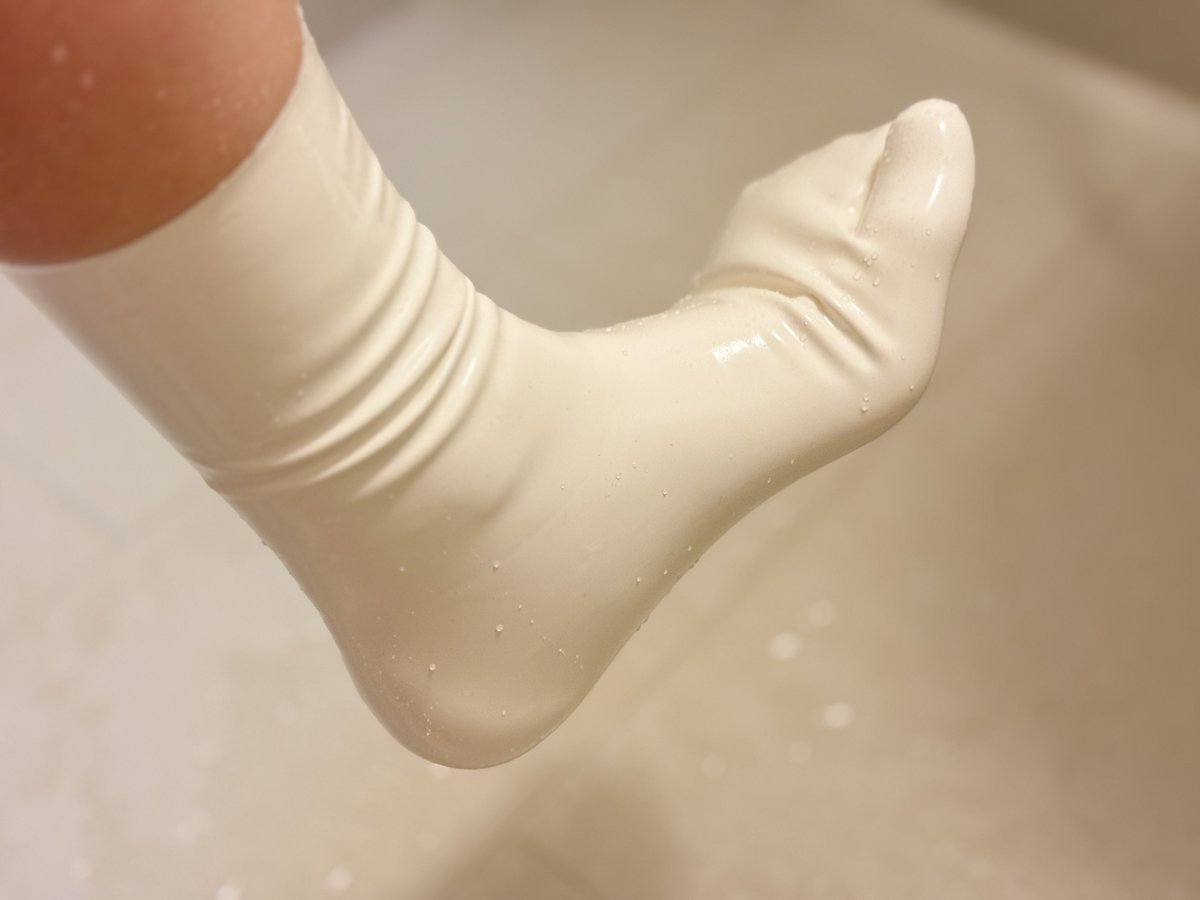 _Kotora_Tora_'s tweet photo. ゴム足袋、思った以上に気持ちよくて癖になる・・・♥

🧦:@GLEO_official @GLEOLatex https://t.co/UC0ERgXaY7