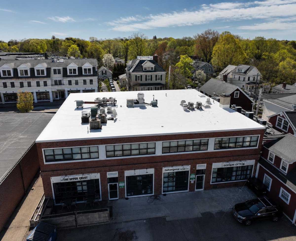 IDFlatRoof's tweet photo. Fireworks done. Crowds gone.

Back to reality.

For your flat roof, July means:
☀️ Peak UV
⚡️ Daily storms
🌡 170°F surface temps

Not if your roof gets tested. Whether it's ready.

#BostonWeather #FlatRoofMaintenance https://t.co/QUBD4q5OBi