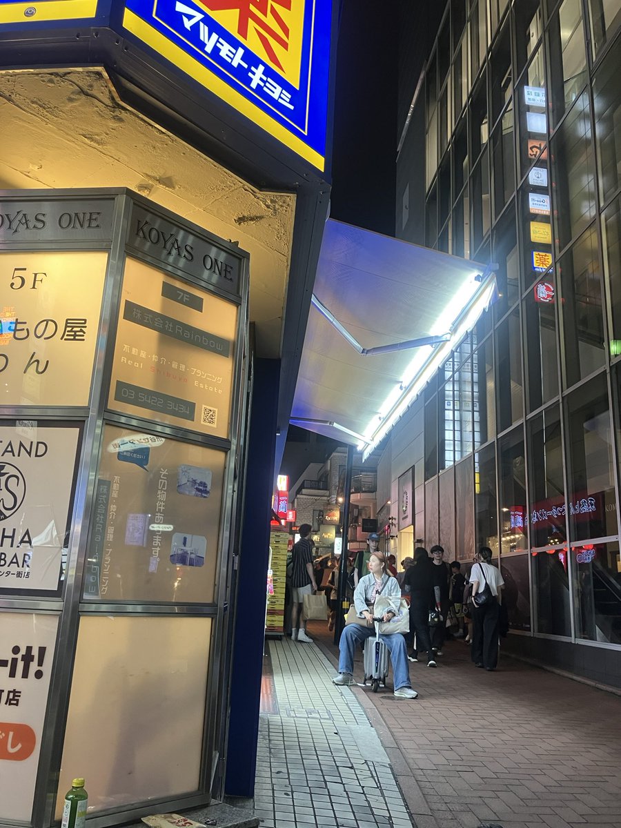 ituto_as's tweet photo. スペイン坂のマツキヨ前でピックキーホルダー落としてる人いましたよ！
去年のピック持ってきてた人確認して〜 https://t.co/Az5b4MilH9