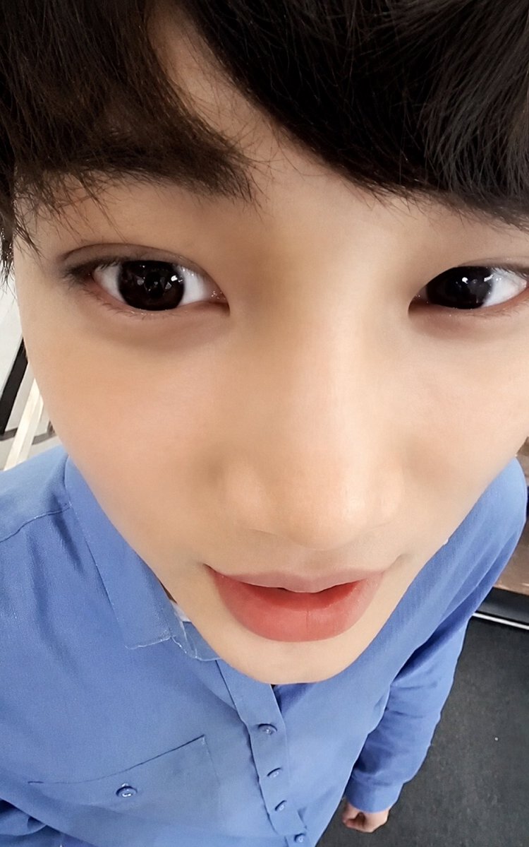 nothingonini's tweet photo. HE IS ALWAYS THE SAME 😭😭😭 https://t.co/e61hZRrgvA