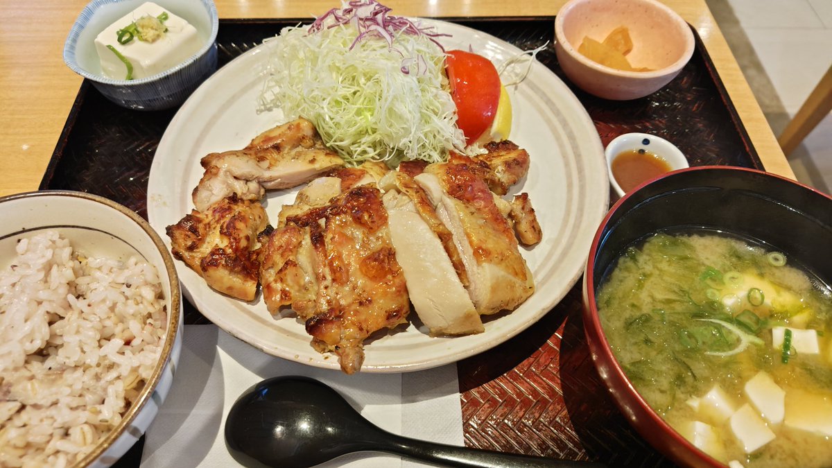 katsunoris2's tweet photo. @fujiko_uc0 こんばんは〜👋お休みdayは充実したみたいだね🤣冷麺🍽️食べたかな🍚読書もして寝不足はダメよ😛

この前大戸屋🍚で、鶏のもろみ漬炭焼き定食🍽️肉増量だよ👋美味しかったよ🍚🤭 https://t.co/V1Bi7LUf6M