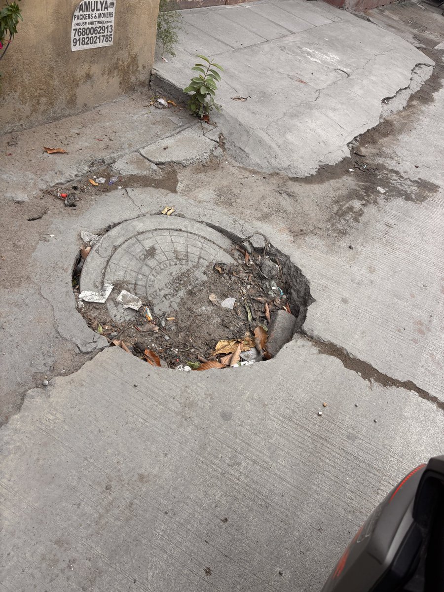 pandut91's tweet photo. @HMWSSBOnline Complaint closed without addressing the issue. 
@CommissionrGHMC @arun_bathula @@HMWSSBOnline https://t.co/gWpRFsjG1t