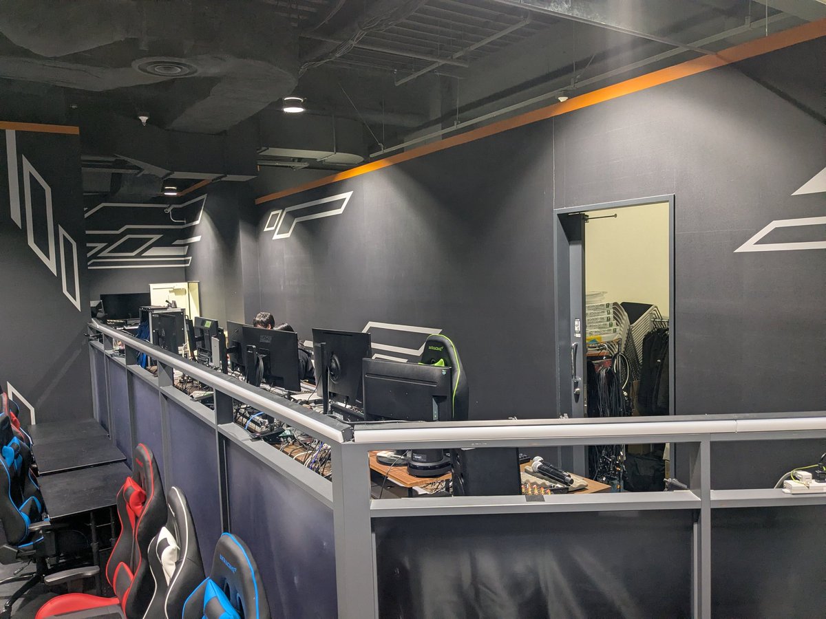 jojo_g_ma's tweet photo. 本日は7月31日のイベント打合せで
コミュファ eSports Stadium NAGOYA
へ伺いました

設備が本格的で、黒にオレンジの内装でとても開放的で雰囲気の良い会場でした
建設的な打合せができ、ゲストも決まりイベンターへ意味のある意見交換会にできそうです

興味ある方は引用先のイベント内容ご確認下さい