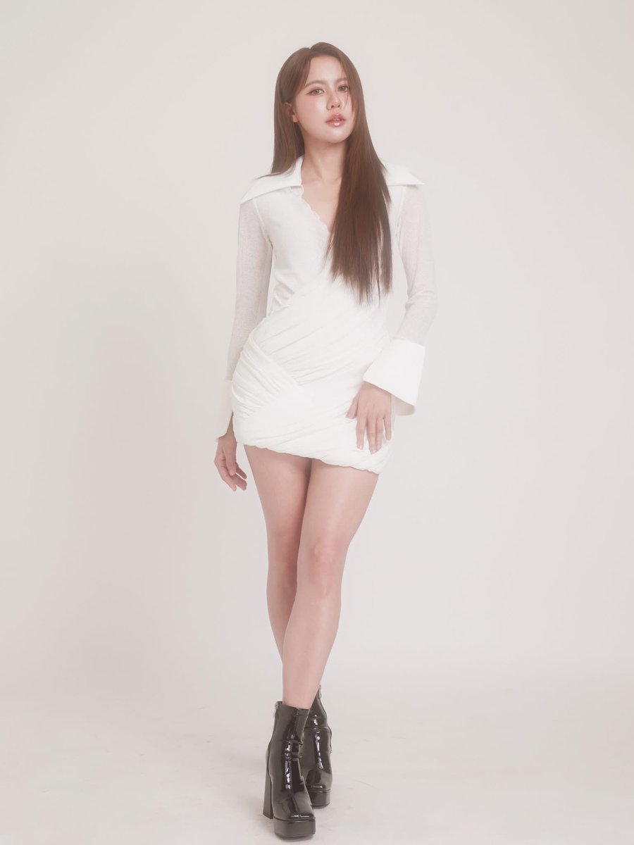 NamneungMilinTH's tweet photo. @Milinyahhhh [FB&amp;IG Post]

7/7❤️‍🔥
📷: @aofphotos
Mua @twentymake_
Hair @skyhair_246
Assist &amp; Entertain @.sukonlanam @.dewsaweb
#NamneungMilinD https://t.co/j1xYEzZROc