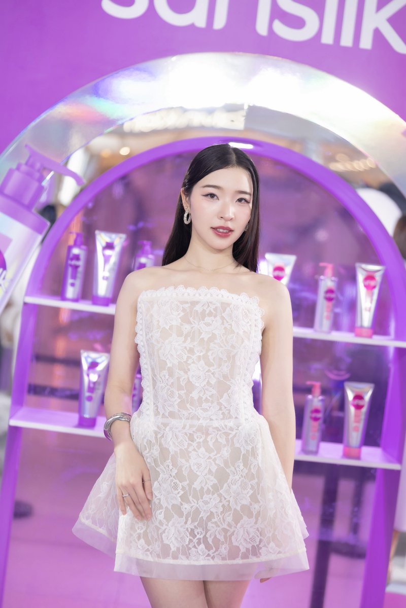 ayaorapan's tweet photo. Celebrating the launch of Sunsilk Bouncy Big Hair x Becky today. 💜🪽✨
It’s time to unlock the ultimate hair volume in our own unique way. 

#SunsilkBouncyBigHair
#SunsilkxBecky #SunsilkThailand
#ayaorapan https://t.co/y5XOGlQ0xQ