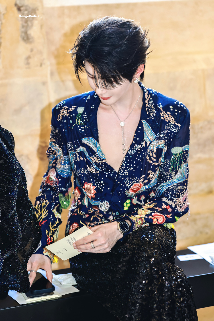 littlegalxy's tweet photo. Rahul Mishra Fall/Winter 2026 Haute Couture Show  

#HaoYiranHCFW 
#ParisHauteCoutureWeek

cr:rouge code https://t.co/m5lLTVviQO