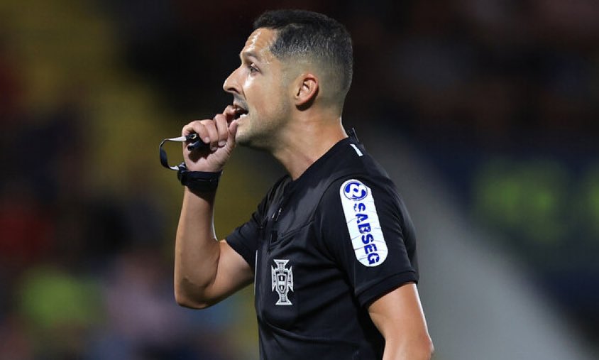 BifanasDaLuz's tweet photo. Este idiota de nome Gustavo Correia deve ser expulso da arbitragem e levado à justiça. Corrupto e mentiroso. https://t.co/J9MRJypUtT