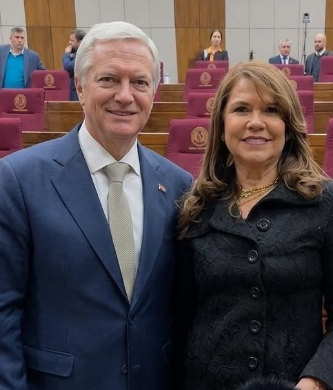 SebastianRochaZ's tweet photo. 🔹La radio @Cooperativa ayer para presentar la noticia de unos supuestos insultos racistas de una Senadora paraguaya contra Mbappé, subió una foto de la senadora con el presidente.

Después subieron otra nota acerca de lo mismo pero una foto sin Kast.

Se dan cuenta de la manipulación, como intentan vincular al presidente con un hecho de racismo.

Es realmente increíble.