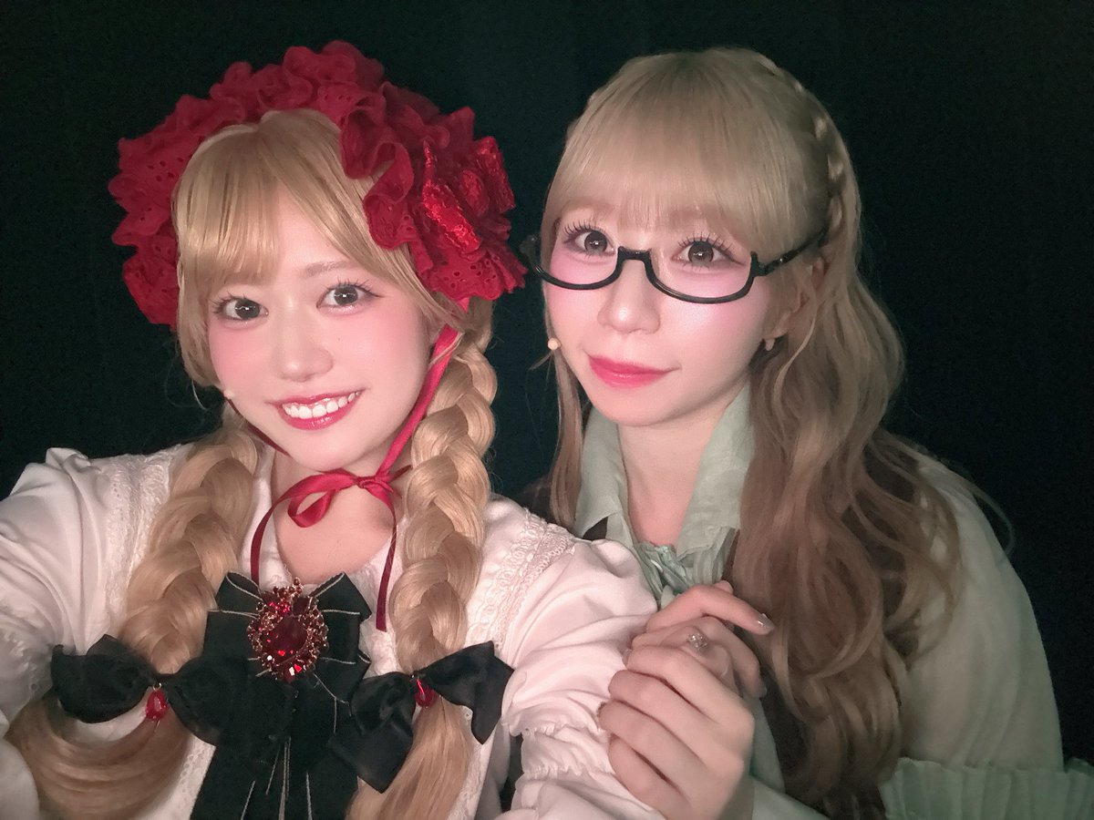 h_maki_official's tweet photo. 荒木比奈ちゃん役　田辺留依さん💚✨

どんなおはなしでも、ニコニコ聞いてくださって…今回も沢山構っていただきました！

隣にいるととっても安心するし、笑顔が絶えない素敵な方。だいすきです！

稽古期間中、田辺さんの可愛らしい所も沢山浴びちゃいました♡
#デレミュオブザデッド_観劇レポート https://t.co/l4l72aEvrZ