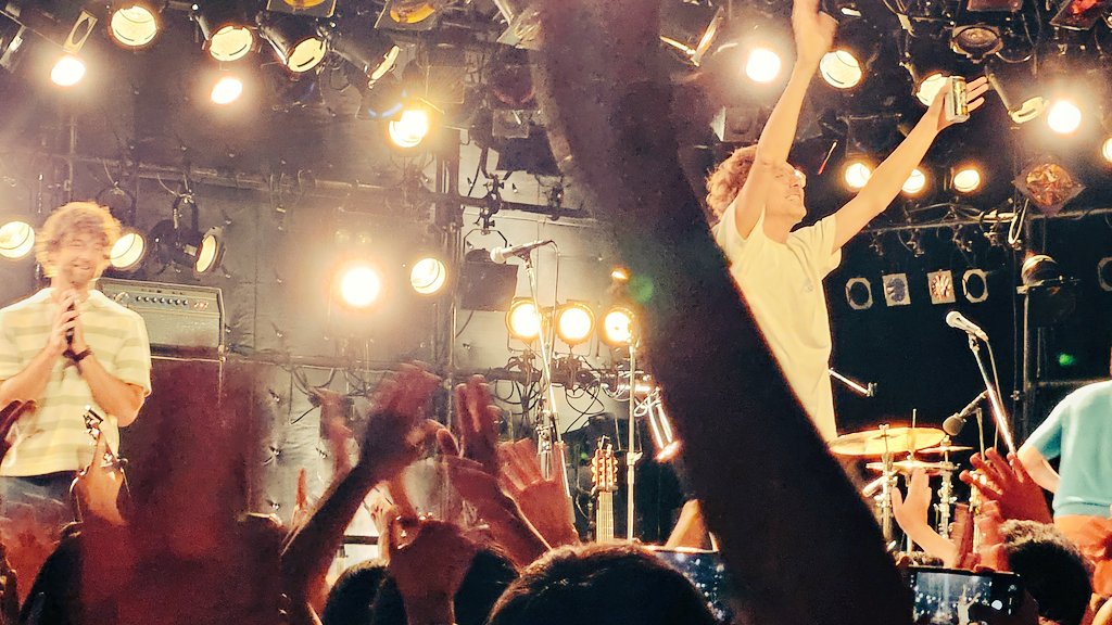 hal_boo's tweet photo. Kings of Convenience
取り急ぎ、来れてよかった！
心斎橋クアトロで初来日見てからもう20年！？こっわ。
ちらっと言うてたけど東京デカイとこやったけどこっちは梅田クアトロの小さめハコで見れてほんまよかった。 https://t.co/bFFu7k5qLT