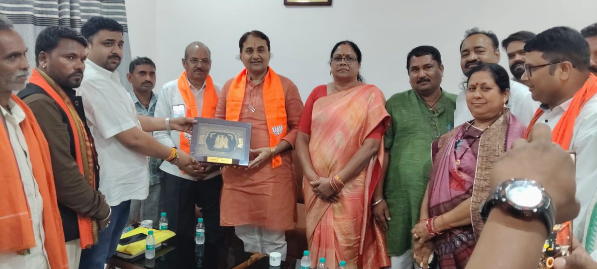 nilusharmacg's tweet photo. आज दर्रा, कसडोल में भाजपा मंडल कसडोल की नियमित मासिक बैठक में सहभागी होकर संगठनात्मक विषयों एवं आगामी कार्यक्रमों को लेकर विस्तार से चर्चा की। 
@BJP4CGState https://t.co/nklnKHC0Do