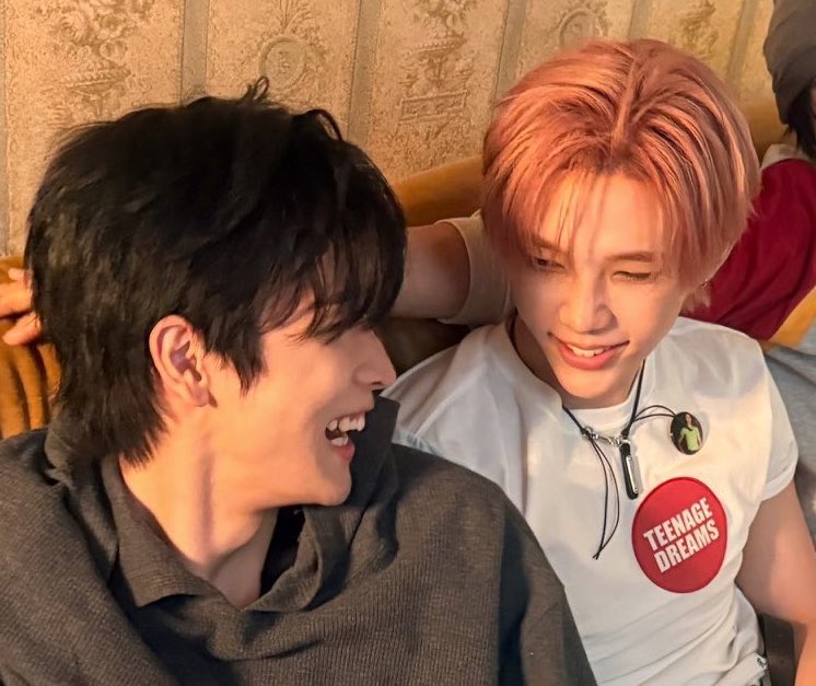 RizzkoZz's tweet photo. 제일귀여운사람, 실수해도 귀여운 척 넘어가는 멤버, 웃기만 하면 너무 귀여운 아기

그렇게 보일만 하네 https://t.co/Wv6sOkJVEF