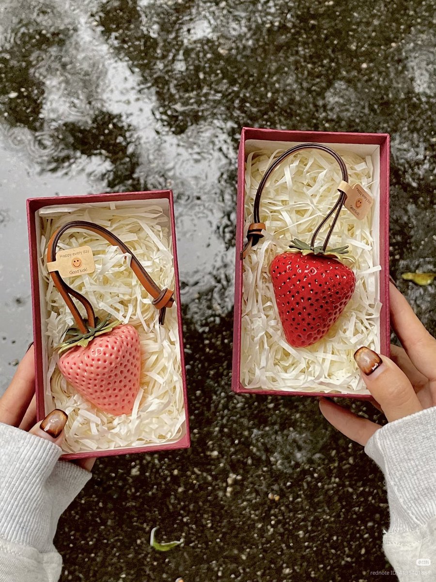 verstif's tweet photo. cute bag charms

a thread https://t.co/DYHoPF0hkr