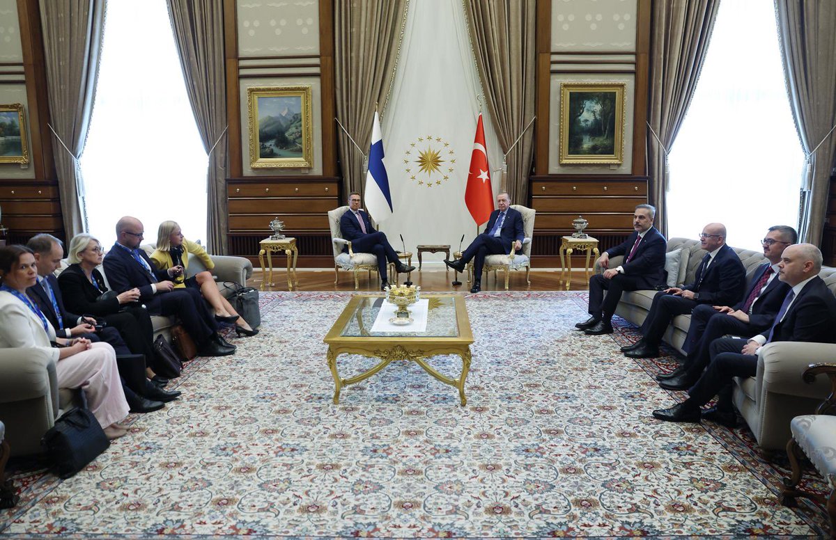 Akpartiarabic's tweet photo. يلتقى رئيس الجمهورية السيد رجب طيب أردوغان، نظيره الفنلندي ألكسندر ستوب في المجمع الرئاسي بالعاصمة أنقرة، على هامش القمة السادسة والثلاثين لرؤساء دول وحكومات حلف شمال الأطلسي (الناتو) التي تستضيفها تركيا. https://t.co/7YN0Q1RH8h