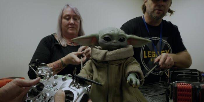 StarWarsRenmei's tweet photo. スター・ウォーズ50周年記念の大型展覧会が発表

「Star Wars: The Experience」は2027年2月より米・フィラデルフィアで初開催し、以降５年間で北米を巡回

ヴェイダーのアーマー、グローグー、R2-D2＆C-3PO、ドラマ小道具など70点以上を展示

日本でもいずれ開催されるか期待！ https://t.co/b8B4HQpL2l