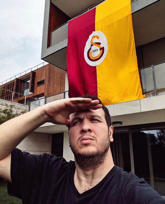 galasportz's tweet photo. Şahan Gökbakar: "Kulüp muhabirliğinin görevi yönetim savunmak değil taraftarın sesi olmaktır. Önce işinizi yapın sonra benim Galatasaraylılığımı eleştirin." https://t.co/7os0OZdrAF
