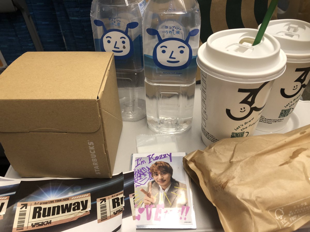 kenkoviva's tweet photo. ヨコアリくんのうれし涙飲むとめっちゃ泣けませんか？世界で一番愛しい空白を形にしたのがこの空のペットボトルかもしれません。今回もお友達、お友達のお友達などたくさんの方に力を貸して頂き、新たな縁も繋がり楽しく駆け抜けることができました。本当にありがとうございます、LOVEだぜ‼︎ https://t.co/d4U3sqpnyB