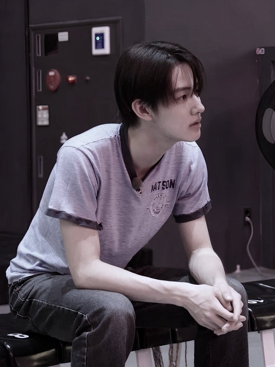 xxeoje's tweet photo. DUDUK DOANG GANTENG BGT SEONGHYEON https://t.co/k6u6ai3o2v