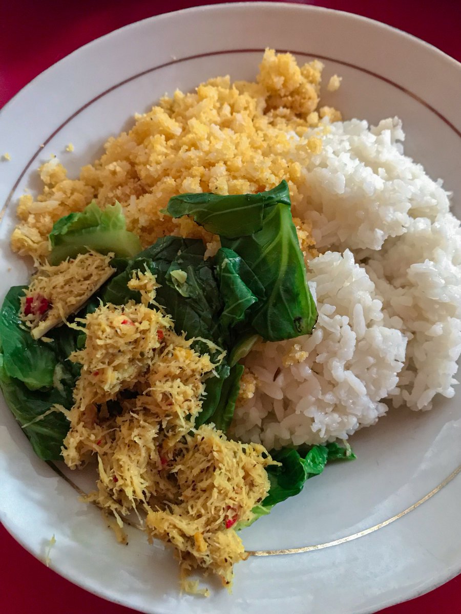 spring_cherry27's tweet photo. Selama mudik kemarin, banyak tempat lama yang aku datangi. Bukan cuma sekedar buat makan atau jalan-jalan, tapi lebih ingin bernostalgia.

Tempat kuliner yang satu ini adalah salah satu tempat makan legendaris di Kabupaten Malang, pelopor masakan pedas.
Disini ada puluhan menu makanan, dari ayam, seafood, bebek, menthok dll. Kalau gak suka masakan pedas tenang aja mereka juga jual makanan gak pedas.
Rasanya enak, pedasnya gak ganggu dan menghilangkan cita rasa masakannya.

Tempatnya luas, bersih, nyaman, parkirannya luas, dan ada mushallanya juga.
