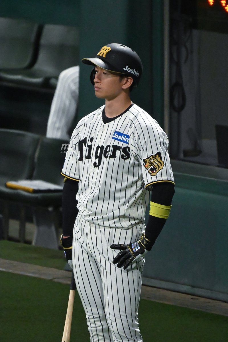 _Tigers_5's tweet photo. 立ち姿だけでこんなカッコ良いことある？

2026.7.7 #近本光司 選手 https://t.co/P5E6Sxngmf