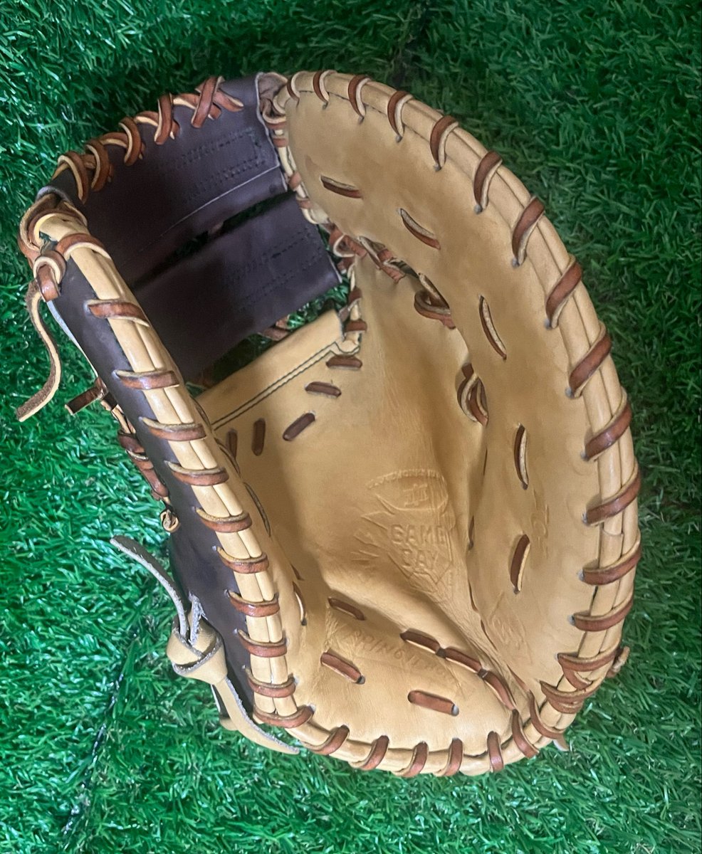 手元の道具紹介 こちらはGloveworksのGAMEDAY ファーストミットの12.25