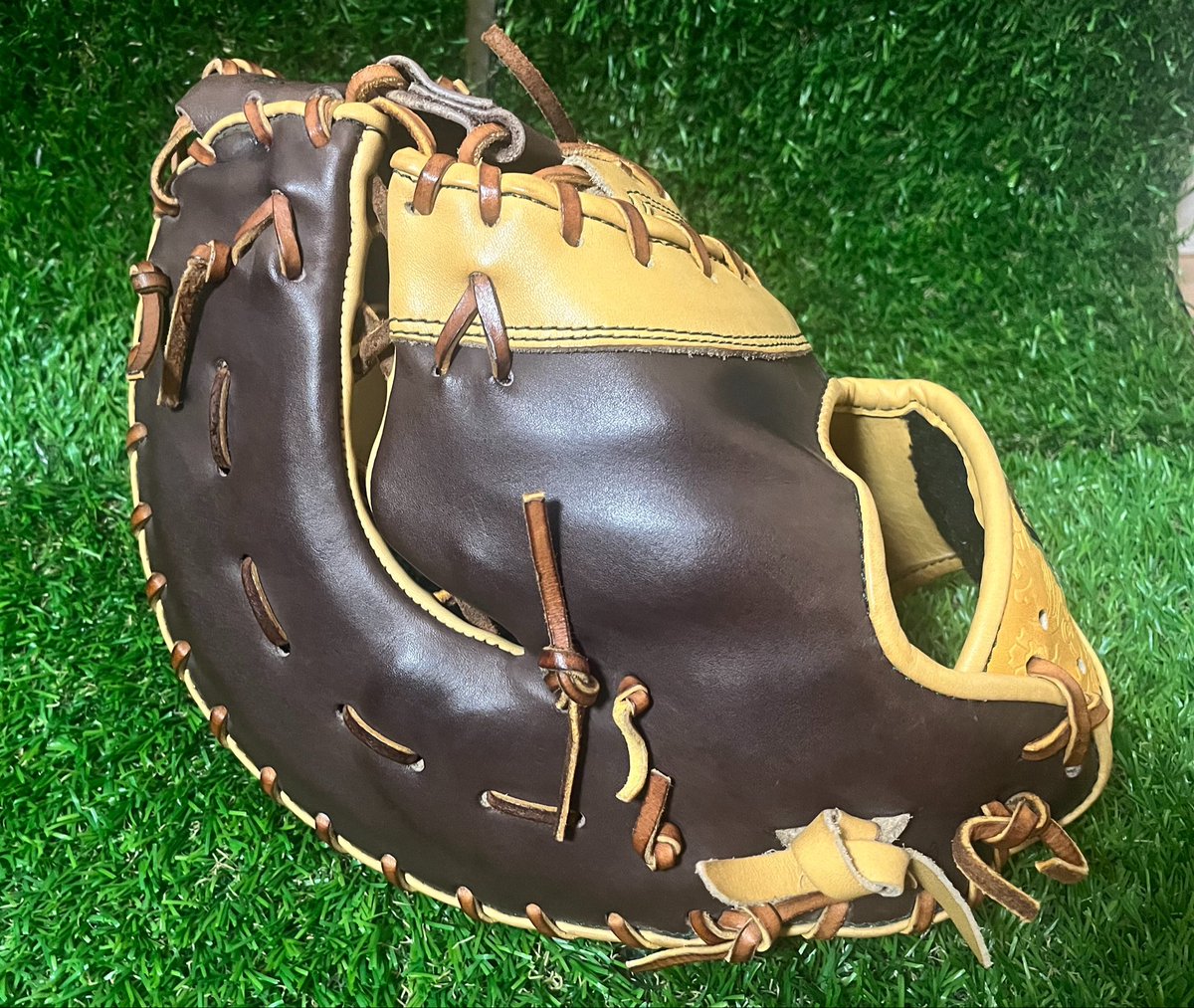 Gloveworks ファーストミット 手元の道具紹介 こちらはGloveworksのGAMEDAY ファーストミットの12.25