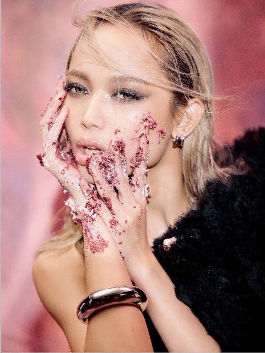 stanbinigwen's tweet photo. THIS IS SO HER! I really hope she gets to model internationally someday!! her face and presence would eat in global campaigns, no doubt. AMEN TO THAT!! https://t.co/eFWoInx5ov