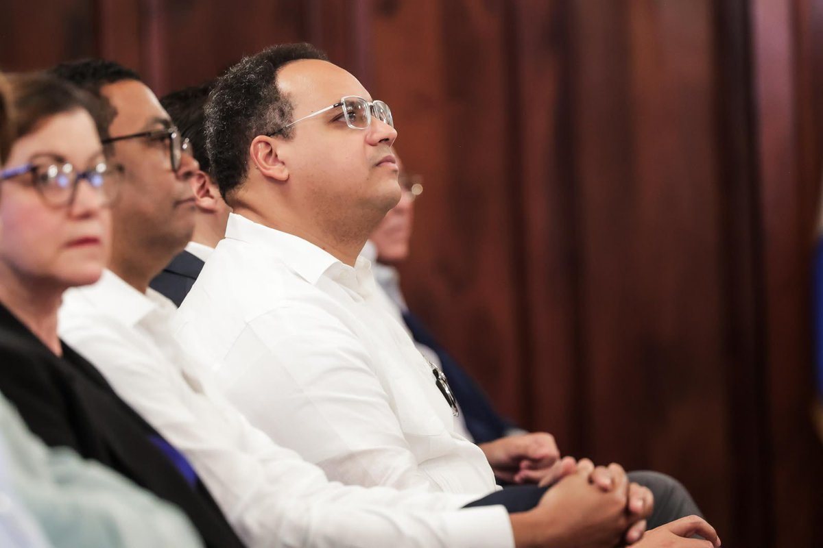 SIEGOBRD's tweet photo. El superintendente de Electricidad, @andresastacio79 participó en la reunión del Consejo de Ministros encabezada por el presidente @luisabinader en la que fue conocida la Política Presupuestaria 2027. https://t.co/6dvIEC2IGz