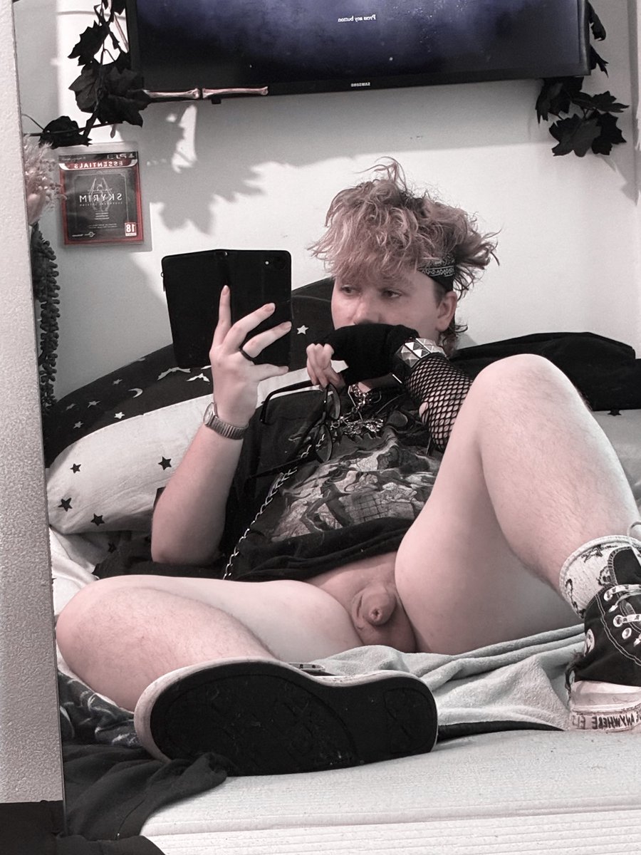 StrayDogboy's tweet photo. im such a fag https://t.co/oBhNiTwTMD
