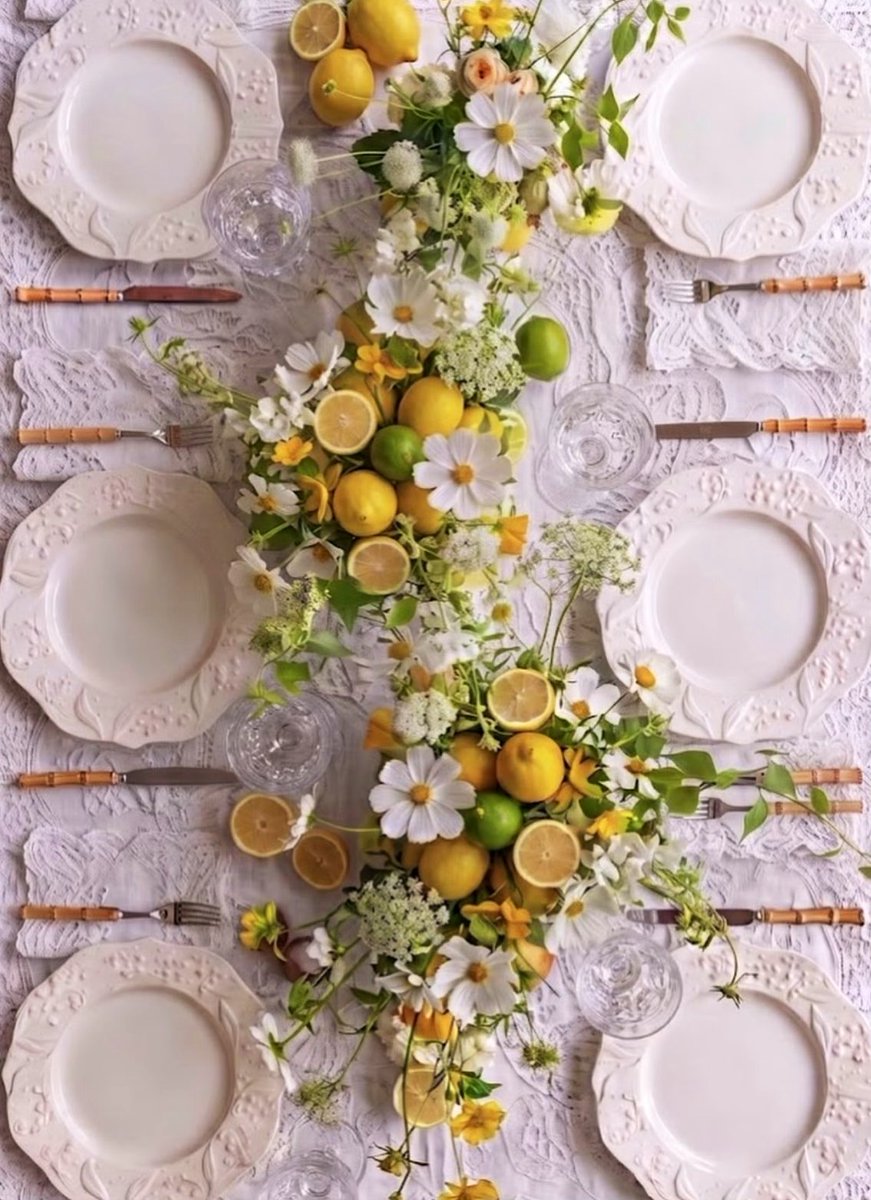 EvaLovesDesign's tweet photo. Citrus tablescape🍋🍃 https://t.co/28hQZ2csCS
