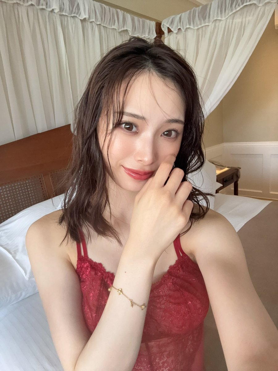 cocona__557's tweet photo. 写真集発売まであと１ヶ月ー！

#写真集 #COCOIRO #梅山恋和 https://t.co/XjH9EFn00o