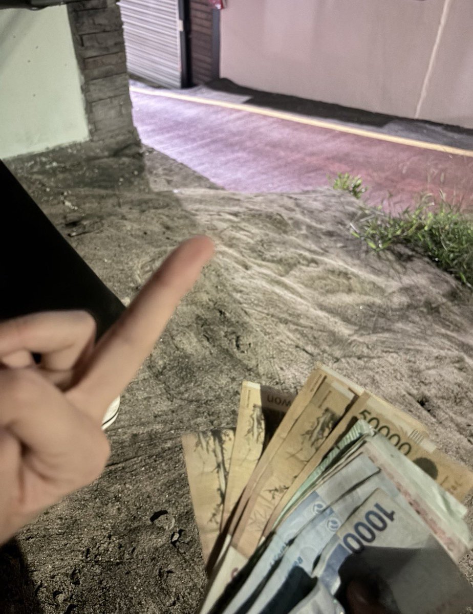 cae_00001's tweet photo. 전재산 탈탈 털리고 좆도 밟힌 하등한 한남새끼 ㅋㅋ 주제 쳐 알면서 밟힐 발정난 자지갑 기어왕~🖕🖕
#오프 #상납 #자지갑 #군견 #라관 #영통
라인 cae_00 https://t.co/3jnzql1zau