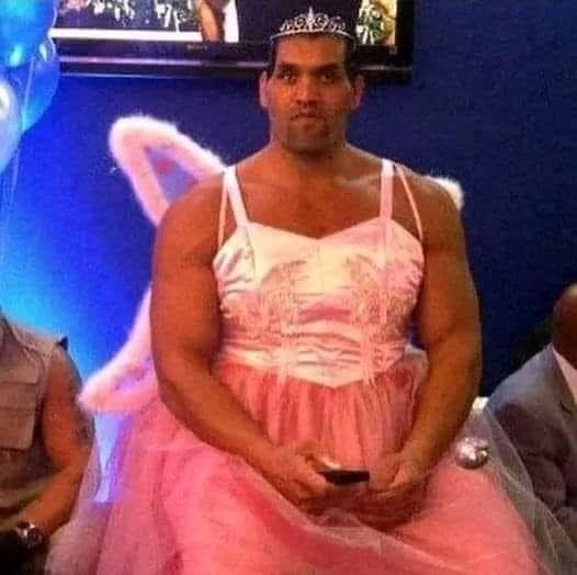 EliteClubS0B's tweet photo. The Great Khali claims that WWE suddenly turned him into a comedy wrestler because Vince McMahon found out he wanted to leave the company and decided to kill his character before he left.

(@ChrisVanVliet) https://t.co/VT1gXCdjoR