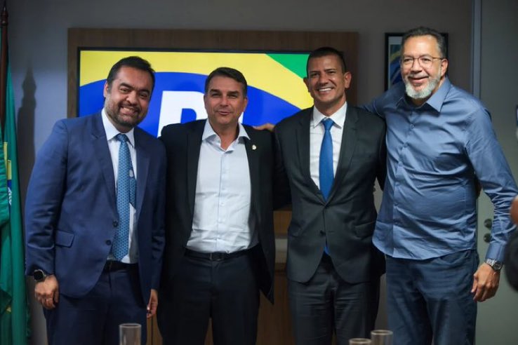 esquerdeando's tweet photo. Márcio Canela, indicado por Flávio BolsoMaster ao senado, é alvo de busca e apreensão por lavagem de dinheiro.
PF desmontando a possível formação de quadrilha em um impossível governo fascista. https://t.co/82r4p86gVn