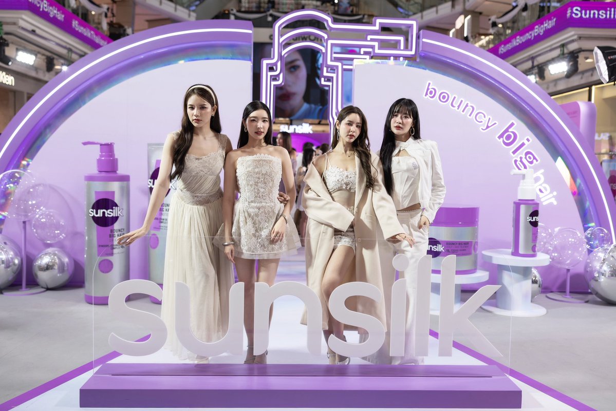 ayaorapan's tweet photo. Celebrating the launch of Sunsilk Bouncy Big Hair x Becky today. 💜🪽✨
It’s time to unlock the ultimate hair volume in our own unique way. 

#SunsilkBouncyBigHair
#SunsilkxBecky #SunsilkThailand
#ayaorapan https://t.co/y5XOGlQ0xQ