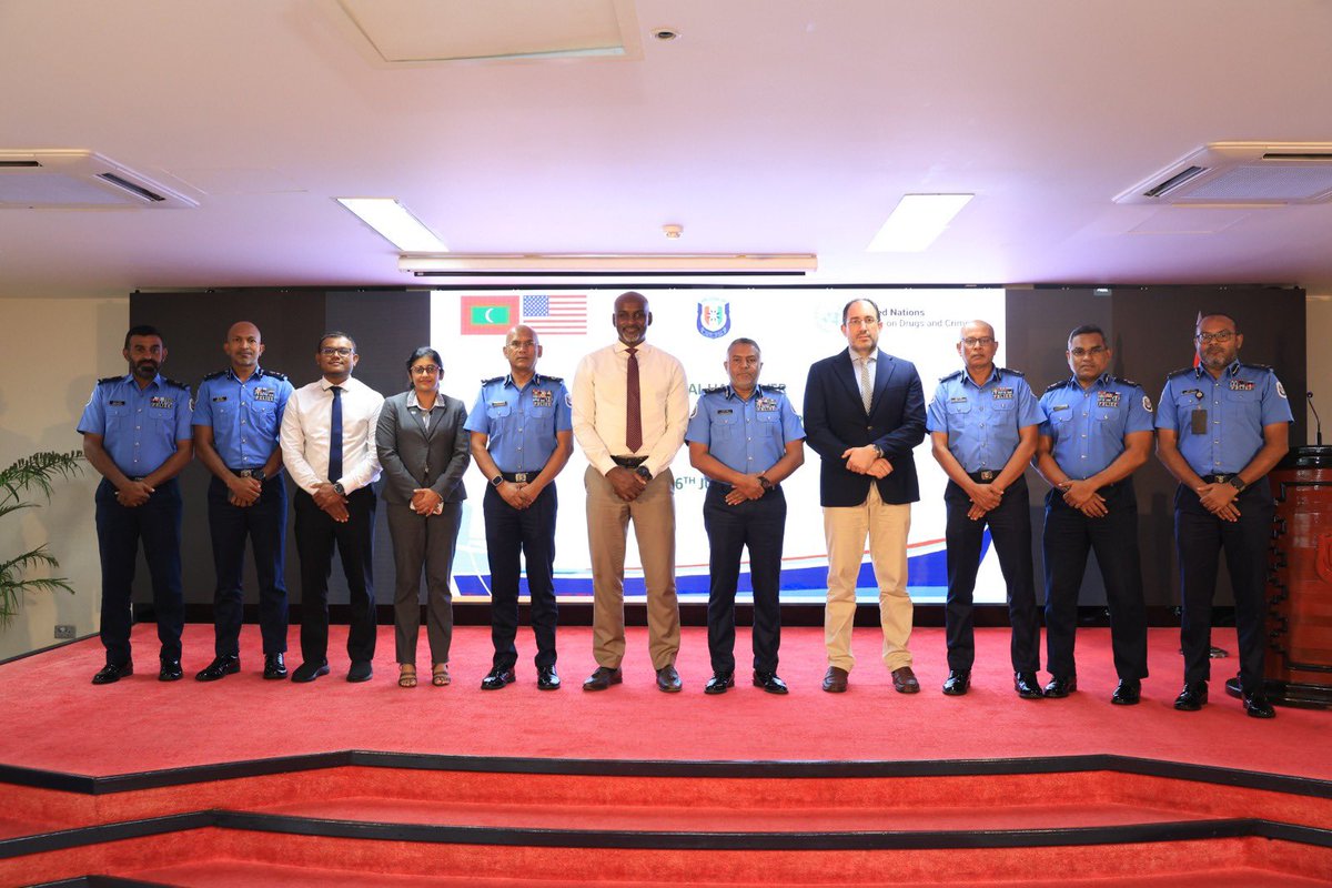 UNODC_BMB's tweet photo. @UNODC_BMB handed over 150 🇺🇸funded drug and precursor field test kits to @PoliceMv 🇲🇻. The equipment will enhance frontline drug detection 🔍, support evidence-based investigations ⚖️, and strengthen national efforts to counter drug-related crime.
Funded by 🇺🇸 @StateINL. https://t.co/5Nmmwb4Q6r