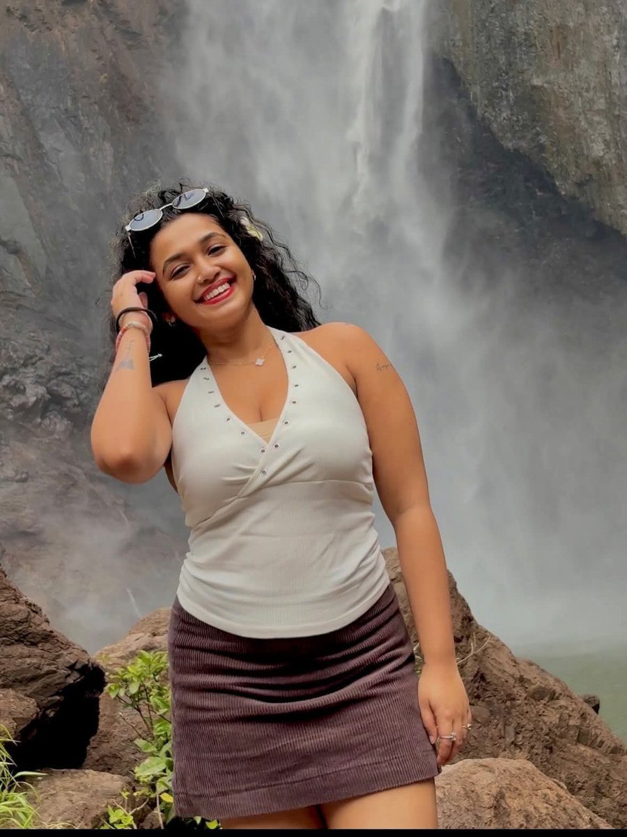 TheFemzMania's tweet photo. Harshi Anjumala 😍💦
#femzmania #srilankangirl https://t.co/BZGYZGW89k