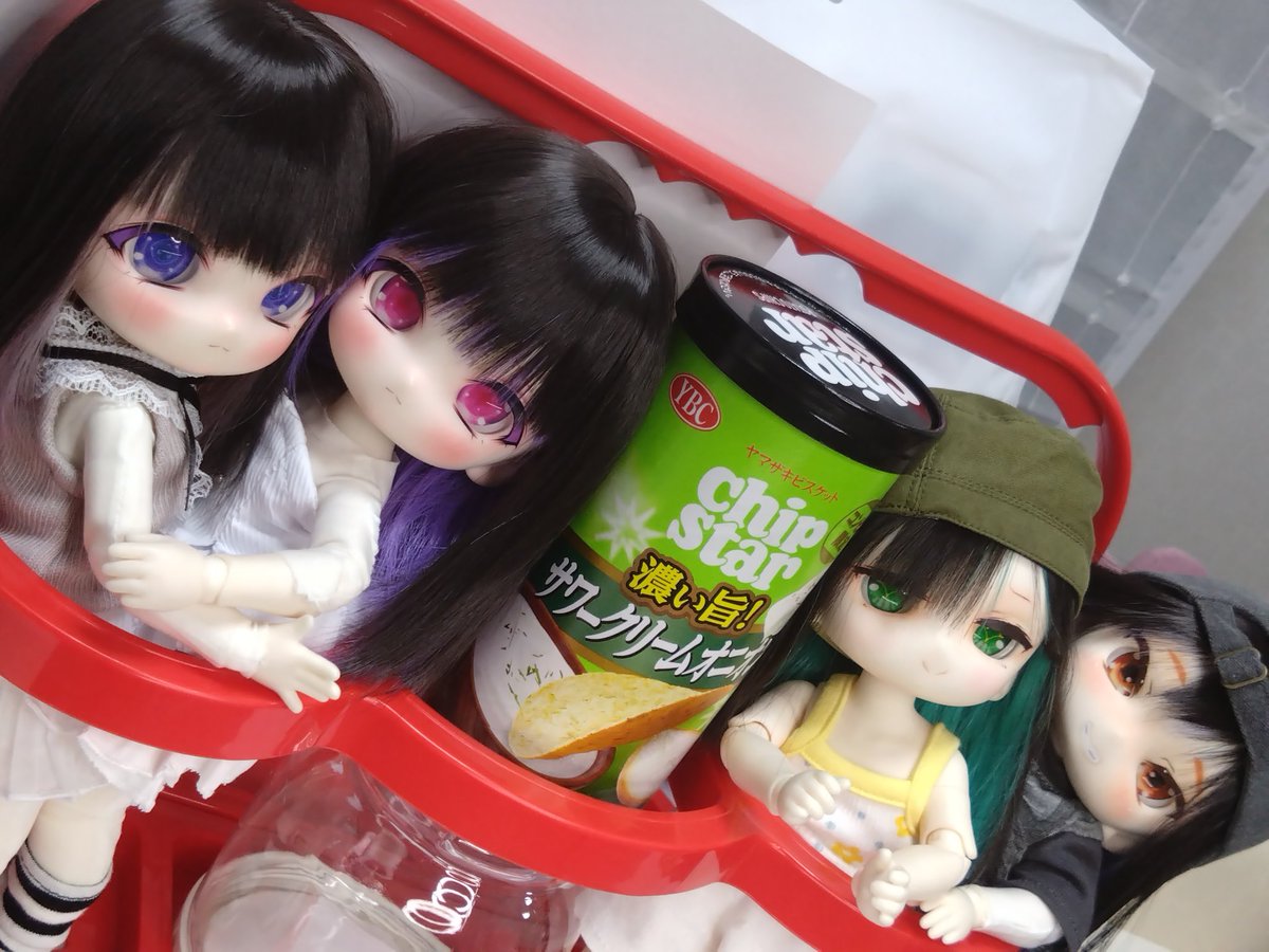 sobazoku's tweet photo. #深夜のおやつドール一本勝負
チップスター濃い旨
サワークリームオニオン味コンビニ限定
限定やめて普通に売ればいいのでは…

ダブルINはスタジオ現場でひらめきました💡 https://t.co/0EOpSMpLPC