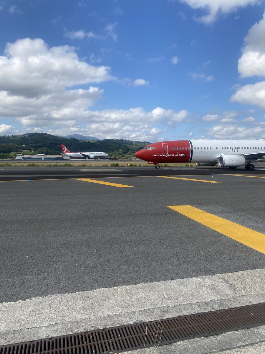 HARROW_h's tweet photo. @tonidive interesante mañana en LOIU #Spotting. #SpottersBilbao , Mucho calor muy buena mañana en la Pista , alguno más https://t.co/d6vxOsAOde… , un poco de calor en la pista EL SÁBADO https://t.co/MFGjVJyf5J
