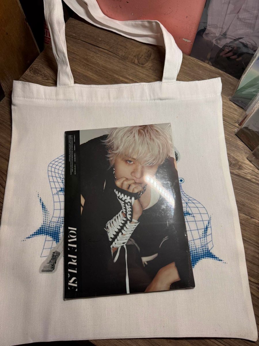 treasure_btg's tweet photo. 📢 ATTENTION, STUDENTS! 

something came in today… here are the actual photos of our canvas tote bag and pouch kit inclusion! register to the link below now! limited slots only 🩵

‼️ we are planning to open orders for the tote bag and pouch, let us know if you are interested! https://t.co/NVcfV6aihA