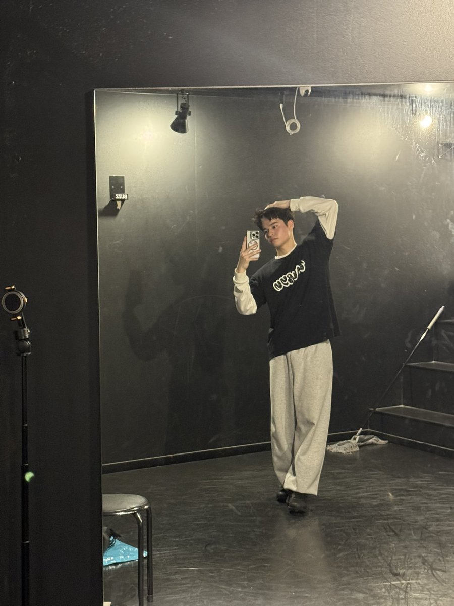 tkmaui1125's tweet photo. #ロマステ 終わってダンス踊り足りないので、踊って欲しい曲、または好きな曲教えてください！！ジャンルは問いません！！リクエストいただいた中から踊ります🕺 https://t.co/l9hIPLXJdd