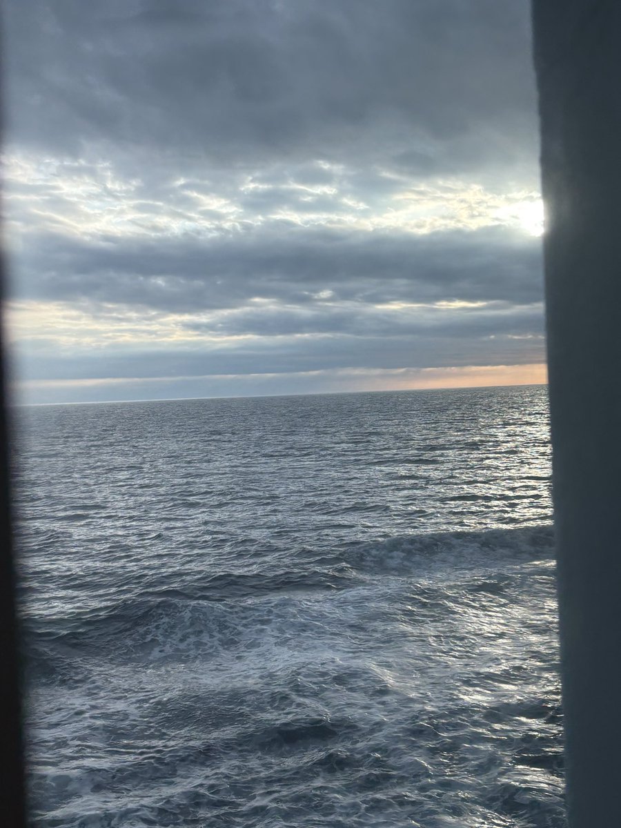 Miyuki1125's tweet photo. 日課 注文も覚えてもらえた 5Fからの景色は海が近くて好き
#ダイヤモンドプリンセス
#クルーズ
#M618 https://t.co/czUP8BMpTv