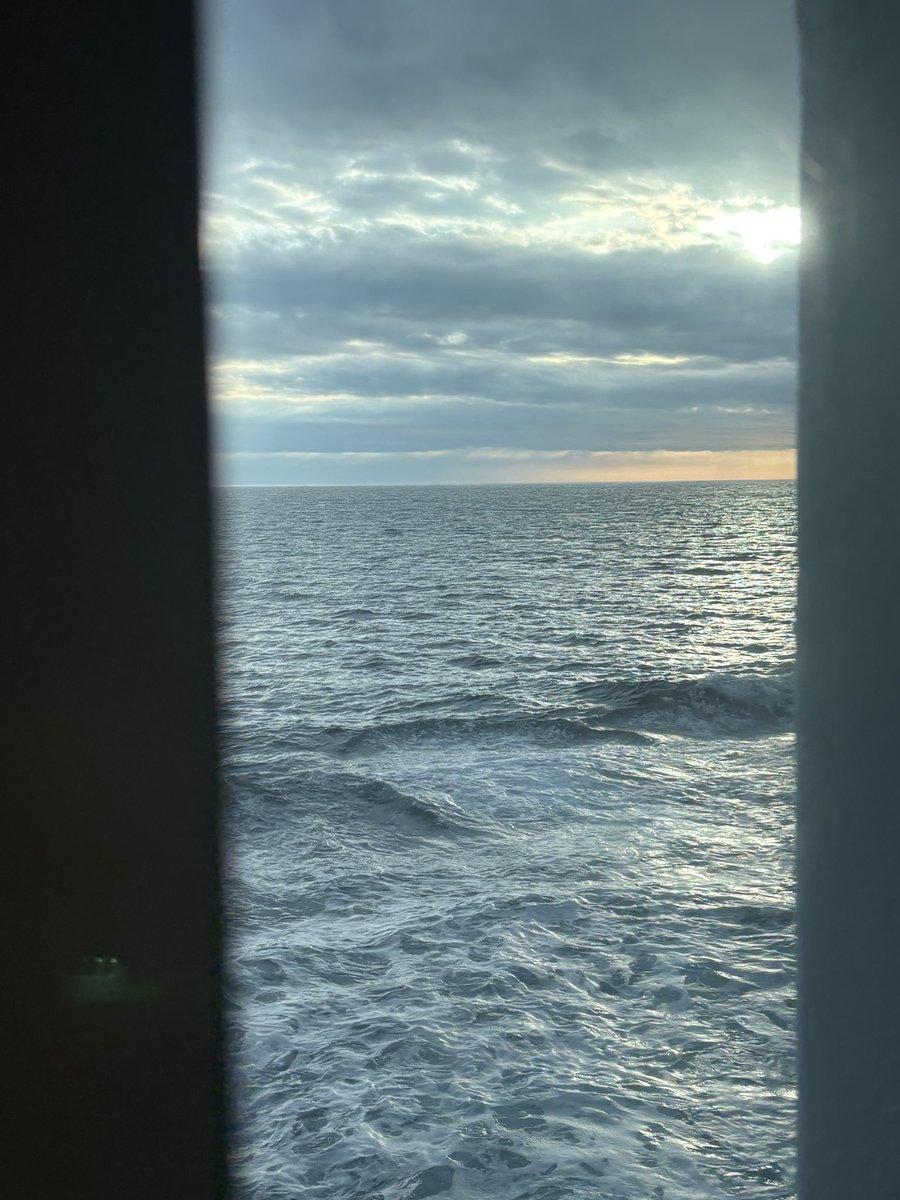 Miyuki1125's tweet photo. 日課 注文も覚えてもらえた 5Fからの景色は海が近くて好き
#ダイヤモンドプリンセス
#クルーズ
#M618 https://t.co/czUP8BMpTv