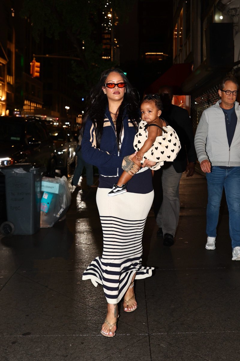 metgalacrave's tweet photo. Rihanna and Rocki in New York City. https://t.co/Fj1sjTNb5c