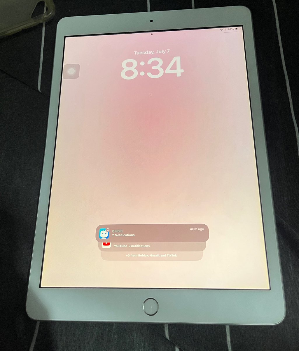 kheyberri's tweet photo. wts lfb ph 🧸

ipad 7th generation 🪽
128GB
₱7,000 / ₱6,600 payo

✅ smooth, camera, sound 
can still update ( currently ios 18.7 )
personal use !

issue : bent but not visible kapag may case ( pm for pics ) 
rfs : upgrade 
lalamove or meet up : tondo mnl/caloocan https://t.co/yBvg39aWT0