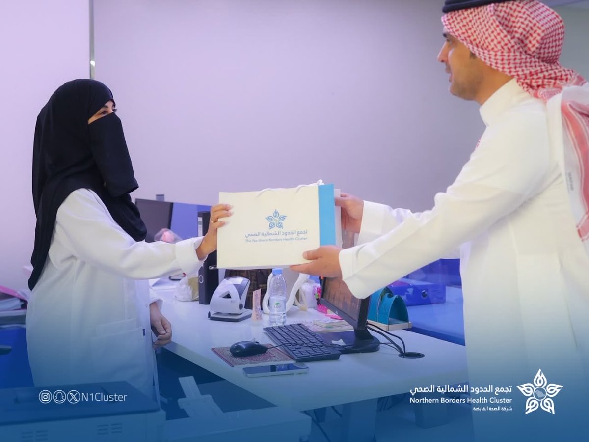 n1cluster's tweet photo. الرئيس التنفيذي لـ #تجمع_الحدود_الشمالية_الصحي 
وعدد من القيادات الصحية يلتقون منسوبي مستشفى برج الشمال الطبي ويقدمون لهم هدايا  تذكارية بمناسبة الإنتقال لـ #تجمع_الحدود_الشمالية_الصحي .

" أهلًا بكم صناع الأثر … أنتم اليوم جزءٌ من قصة نجاح تُكتب بالالتزام والعطاء والإنجاز " https://t.co/jU83gvHH6n