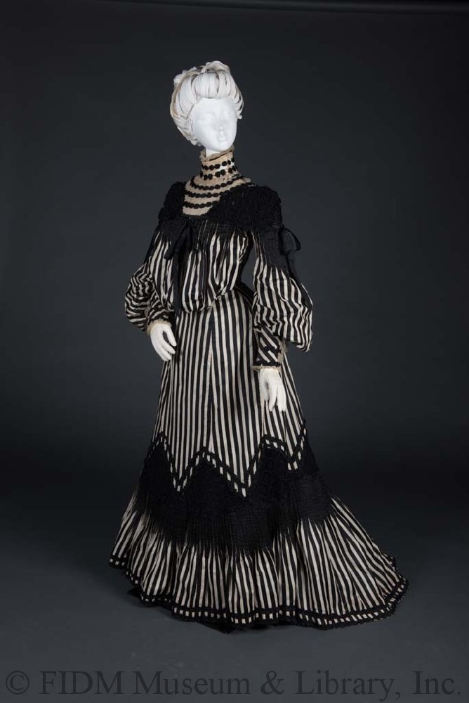 wikivictorian's tweet photo. Day dress, 1903. FIDM Museum. https://t.co/G3Dxt5ptJP